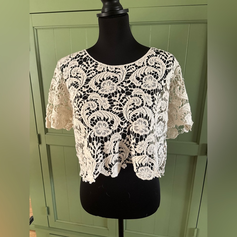 Bongo Cream-Colored Crochet Lace Crop Top